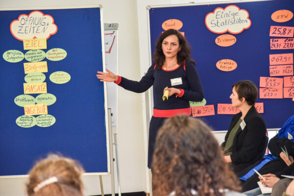 Canan Ulug, MA.i, beim IQ NRW Partnerforum